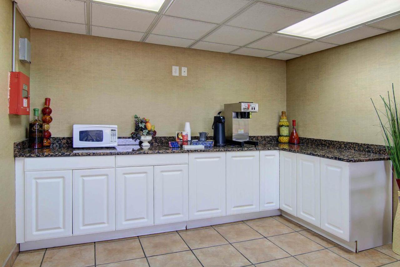 Red Roof Inn Atlanta - Six Flags Lodge West Екстер'єр фото