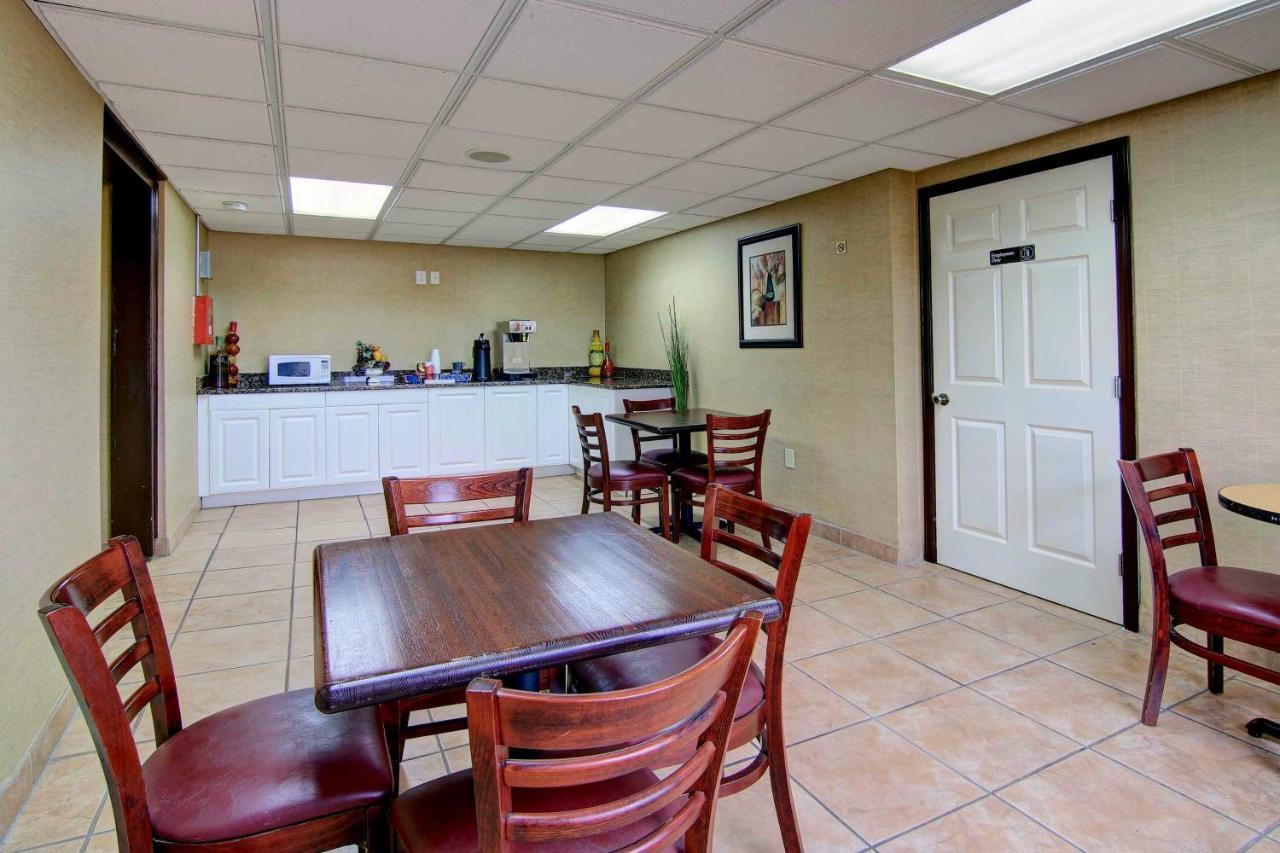 Red Roof Inn Atlanta - Six Flags Lodge West Екстер'єр фото